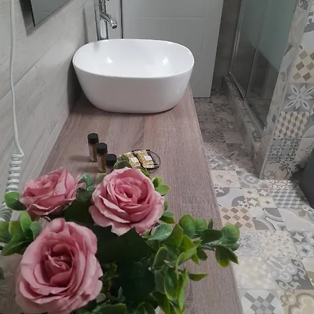 Alisachni Apartment Kini